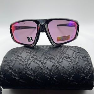 NWOT. Men’s Oakley Field Jacket sunglasses. Bicycling. Black frames with violet.